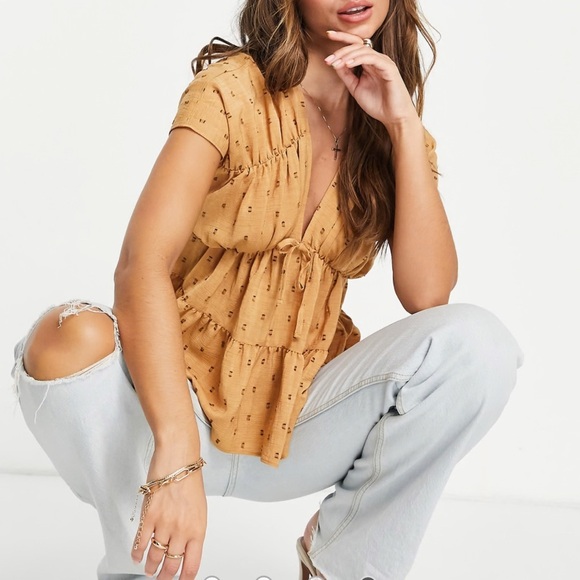 ASOS DESIGN v neck smock top in textured dobby tan - Picture 4 of 10